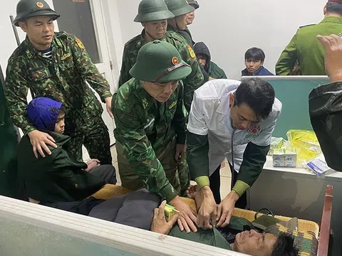 Hà Tĩnh: Cứu sống 7 ngư dân gặp nạn trên biển