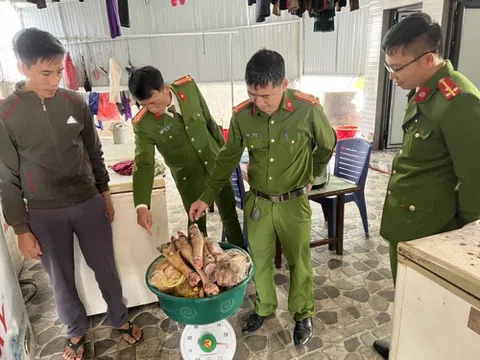 Hà Tĩnh: Phát hiện gần nửa tấn thực phẩm bốc mùi hôi thối đang chờ đưa ra thị trường tiêu thụ