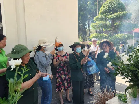 Bài thơ: Khẩu đội ơi!