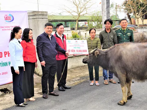 Hà Tĩnh: Trao 100 triệu đồng hỗ trợ phụ nữ nghèo xã biên cương phát triển sinh kế