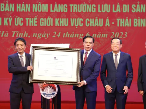 Hà Tĩnh: Long trọng lễ đón Bằng công nhận "Văn bản Hán Nôm làng Trường Lưu là di sản tư liệu Chương trình ký ức thế giới"