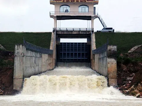 Dự báo có mưa lớn, nhiều hồ chứa nước tại Hà Tĩnh chủ động xả tràn