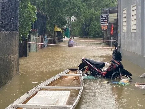 Hai thuỷ điện và các hồ chứa ở Huế tục xả nước trước cảnh báo mưa lớn