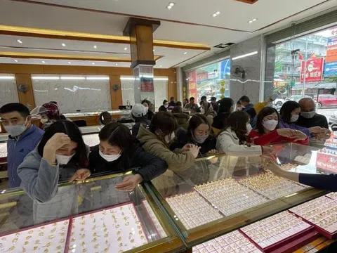 Hà Tĩnh: Các cửa hàng vàng sôi động trong ngày vía Thần Tài