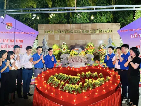 Trang trọng lễ thắp nến tri ân cố Tổng Bí thư Trần Phú và tuyên dương 35 gương mặt trẻ giỏi toàn tỉnh