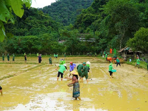 Hội Nông dân và Đồn Biên phòng giúp đồng bào dân tộc Chứt phát triển sản xuất