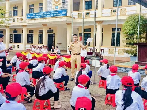 Các trường học ở Hà Tĩnh tuyên truyền ATGT cho học ngay từ đầu năm học