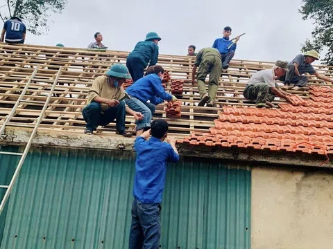 Đoàn viên thanh niên Hà Tĩnh hưởng ứng phong trào xóa nhà tạm, nhà dột nát