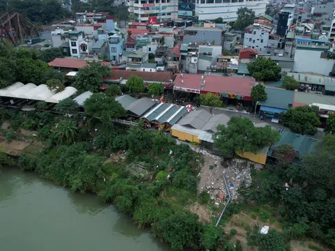 Long Biên - Hà Nội: Ai chống lưng cho BQL chợ ẩm thực Ngọc Lâm “băm nát” hành lang thoát lũ sông Hồng?