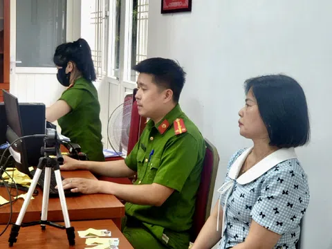 Công an phường Tây Hồ bố trí 3 điểm làm thủ tục đổi thẻ đảng viên