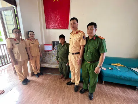 Đà Nẵng : Trạm CSGT Thăng Bình thăm, tặng quà các gia đình chính sách nhân ngày 27/7