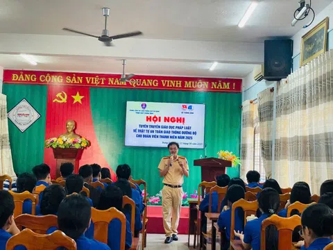 Đà Nẵng: CSGT Thăng Bình tuyên truyền luật giao thông cho học sinh THPT Tiểu La