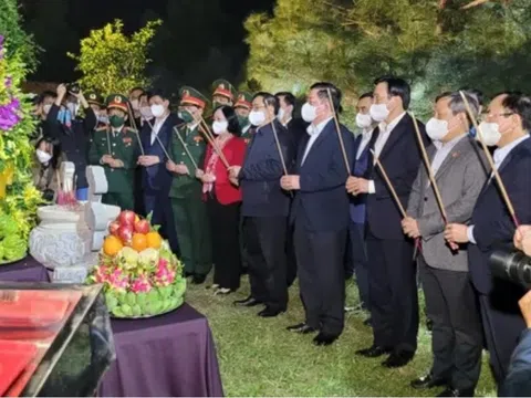 Thủ tướng Phạm Minh Chính dâng hương tưởng niệm Đại tướng Võ Nguyên Giáp tại Quảng Bình