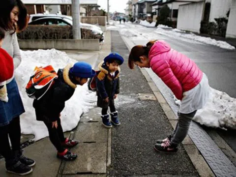 Giáo dục đạo đức là cốt lõi của xã hội Nhật Bản: Học làm người mọi lúc mọi nơi