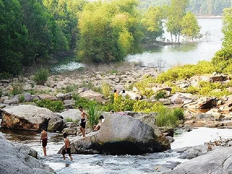 Hà Tĩnh: Hồ Khe Xai vẻ đẹp hoang sơ giữa ngút ngàn xanh