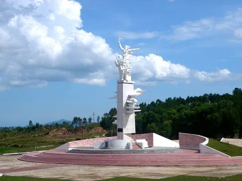 Chuyện tình và bài thơ thêu trên gối cưới của một trong 10 cô gái ngã ba Đồng Lộc