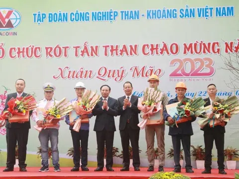 Quảng Ninh: Rót trên 41.000 tấn than đầu tiên trong ngày mùng 1 Tết