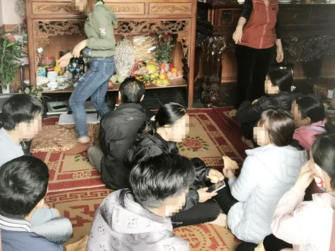 Chuyện xem quẻ, xem bói ngày đầy xuân