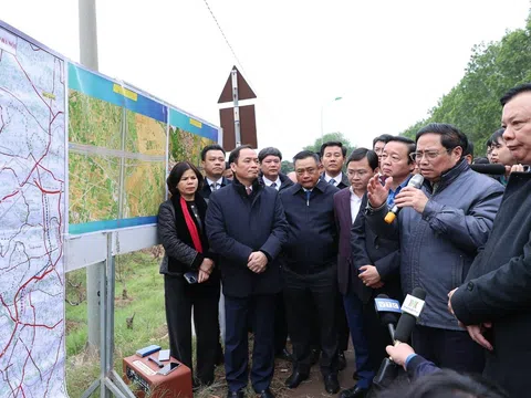 Thủ tướng Chính phủ kiểm tra thực địa dự án đường Vành đai 4 - Vùng Thủ đô