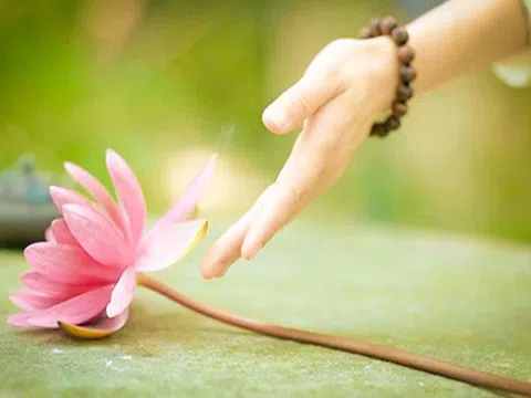 Buông bỏ mới gạt được muộn phiền