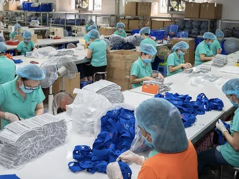 Thị trường khẩu trang sôi động trở lại sau cảnh báo về dịch COVID-19