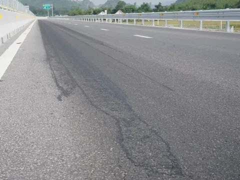 Mặt đường cao tốc Nghi Sơn - Diễn Châu có dấu hiệu bị phá hoại