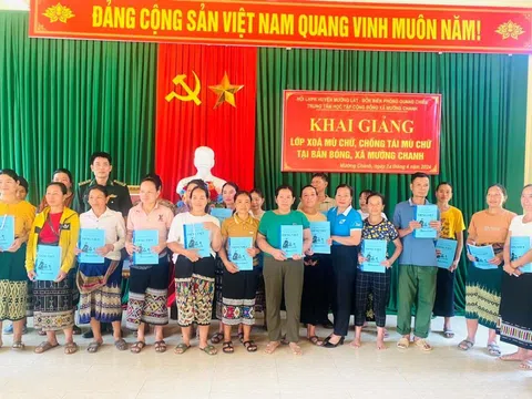 Thanh Hóa: Khai giảng lớp xóa mù chữ, chống tái mù chữ bản vùng cao