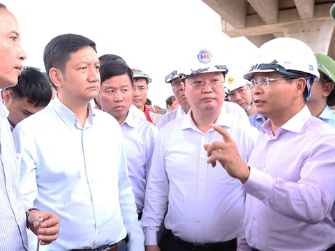 Bộ trưởng Bộ Giao thông Vận tải kiểm tra tiến độ dự án cao tốc Bắc - Nam đoạn qua Nghệ An