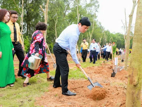 Lãnh đạo tỉnh Nghệ An phát động "Tết trồng cây nhớ ơn Bác Hồ" tại đền thờ gia tiên Chủ tịch Hồ Chí Minh