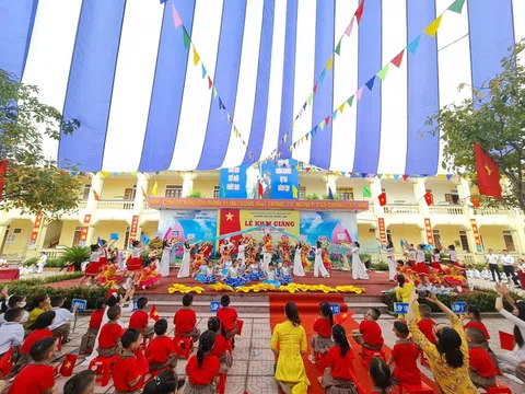 Hơn 1.530 trường học tại Nghệ An tưng bừng khai giảng năm học mới