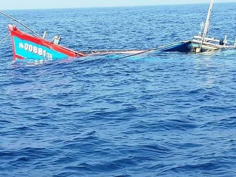 Nghệ An phối hợp tìm kiếm cứu nạn ngư dân 2 tàu cá gặp nạn gần đảo Song Tử Tây