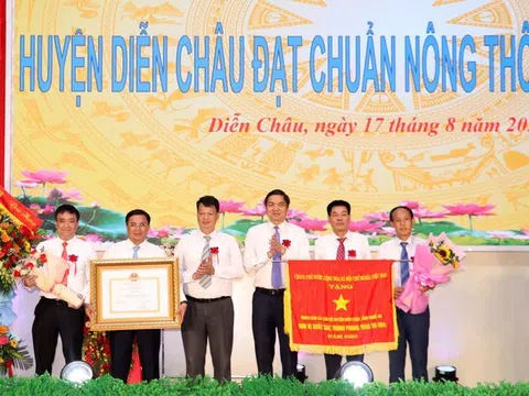 Huyện Diễn Châu đón nhận Bằng công nhận huyện đạt chuẩn nông thôn mới