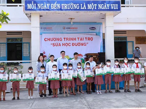 Hơn 118 nghìn hộp sữa học đường đến với học sinh Bình Thuận