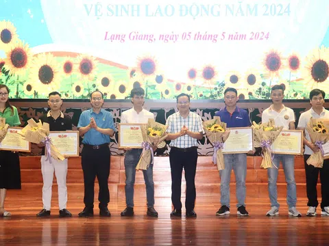 Huyện Lạng Giang (Bắc Giang) tôn vinh 52 công nhân lao động tiêu biểu