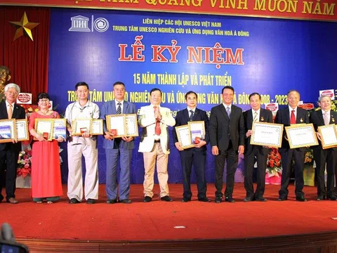 Bảo tồn, gìn giữ và phát triển văn hóa Việt