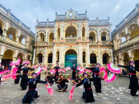 Đến Lào Cai trải nghiệm Festival Bắc Hà “Nghiêng say mùa Đông”