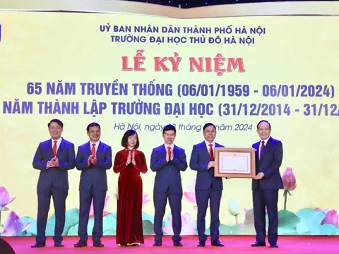 Đại học Thủ đô Hà Nội vinh dự nhận Bằng khen của Thủ tướng Chính phủ