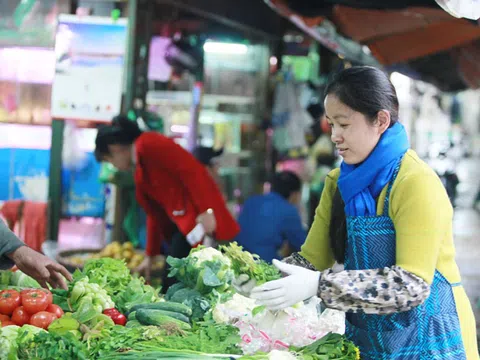 Người dân nhanh tay đặt cỗ trên “chợ mạng” cúng Rằm lớn nhất năm