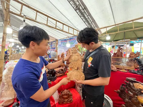 Phiên chợ đặc biệt quy tụ hơn 500 sản phẩm OCOP, nông sản, đặc sản làng nghề