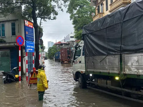 Hà Nội trực 24/24 tại hơn 30 điểm “nóng” ngập úng trước bão số 11