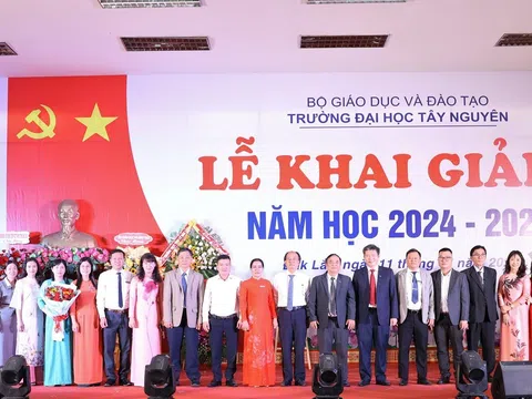 Đại học Tây Nguyên khai giảng đúng dịp kỷ niệm 47 năm ngày thành lập Trường