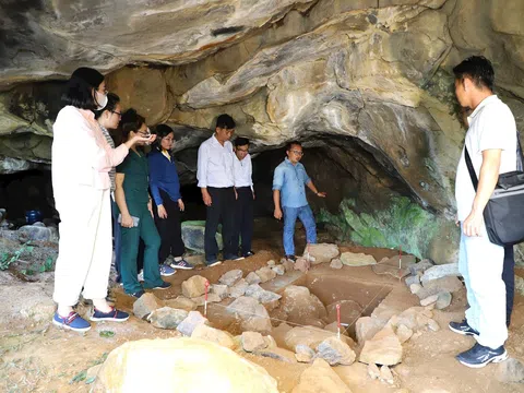 Đắk Nông thăm dò và khai quật các hiện vật khảo cổ ở hang Tà Đùng