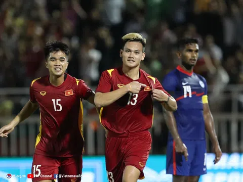 Đội tuyển Việt Nam thắng Đội tuyển Singapore 4-0 với những bàn thắng của các "tân binh"