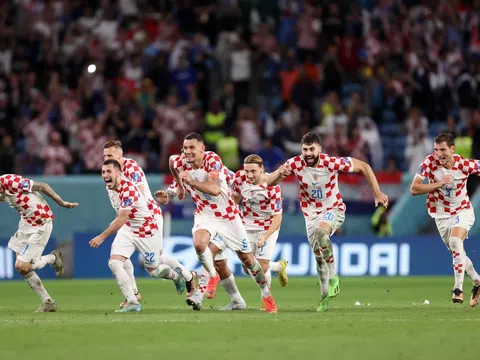 Croatia đánh bại Nhật Bản trên chấm phạt đền