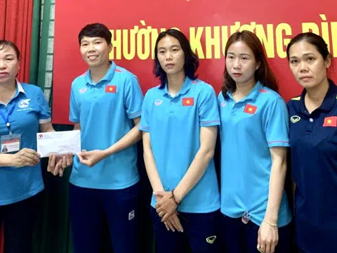 Tấm lòng vàng của đội tuyển bóng đá nữ Việt Nam