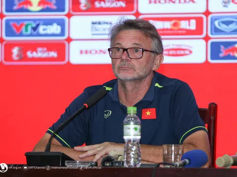 HLV Philippe Troussier giải thích lý do loại Công Phượng