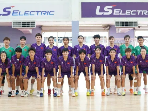 Lãnh đạo VFF gặp gỡ, động viên, khích lệ tinh thần đội tuyển futsal nữ Việt Nam