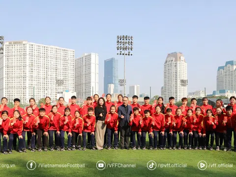 Lãnh đạo VFF chúc mừng năm mới hai đội tuyển U14 và U16 nữ Việt Nam