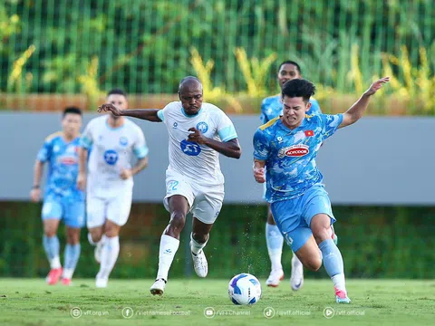 Đội tuyển Việt Nam thi đấu cọ xát với đội hình 11 cầu thủ ngoại binh của "quân xanh" Nam Định