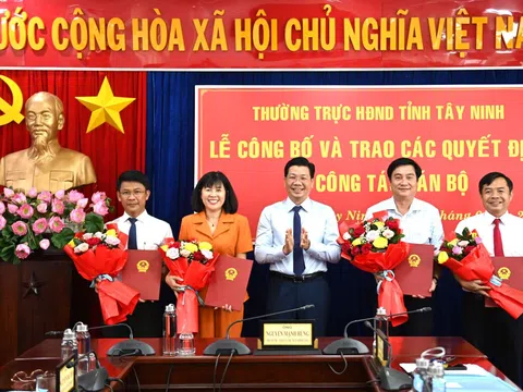Tây Ninh: Công bố và trao quyết định về công tác cán bộ tỉnh